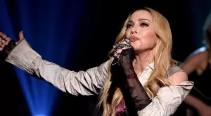 Няма да познаете Мадона на 63 (СНИМКА)