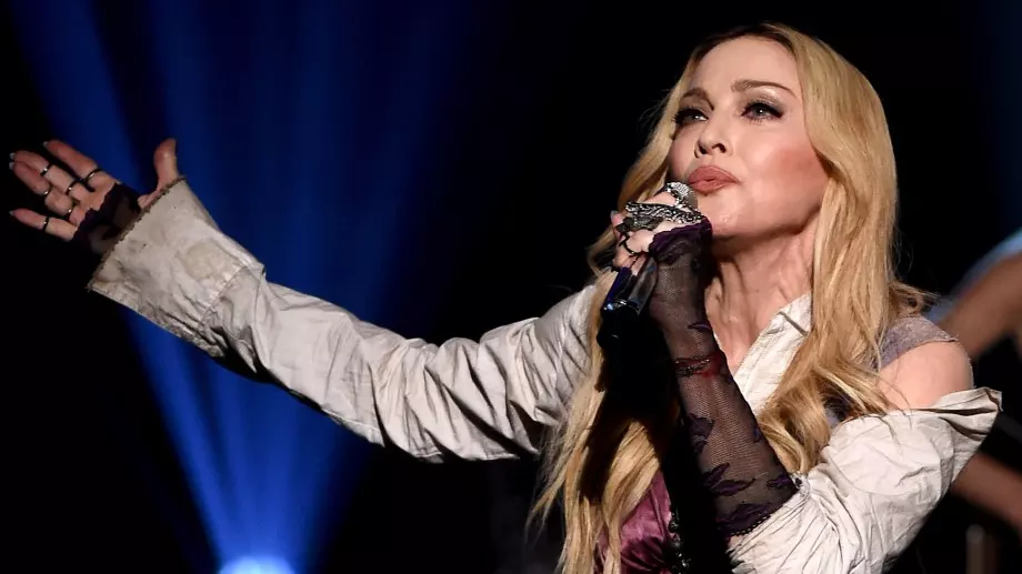 Мадона имитира Мерилин Монро гола (СНИМКИ)