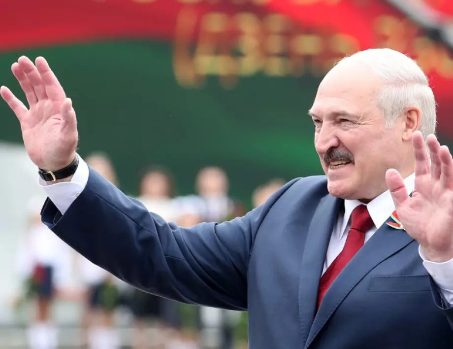 Лукашенко посрещнат с аплодисменти от мигрантите на границата с Полша  (ВИДЕО)