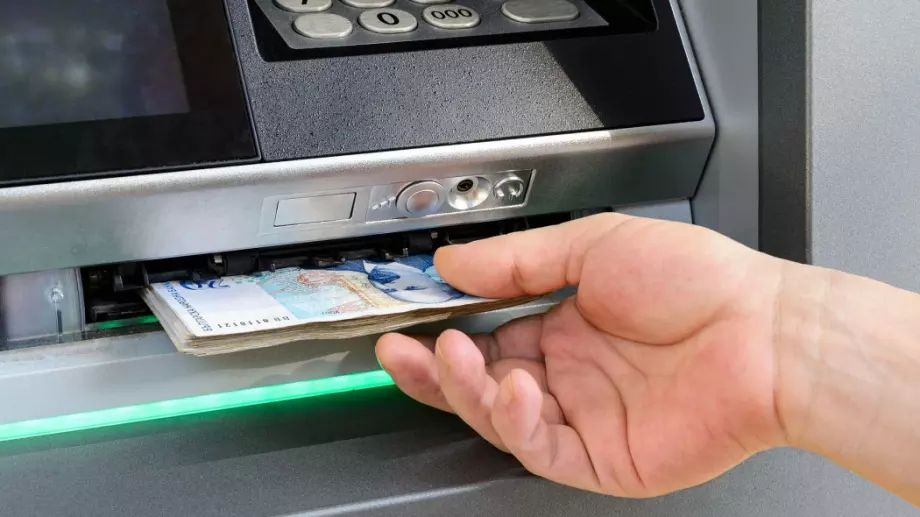 Заплатата само по банка, не на ръка