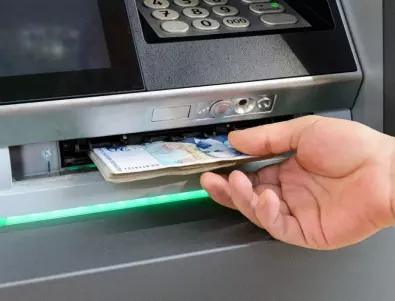 Каква е средната такса за теглене на пари от банкомат у нас