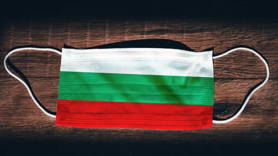 Няма да налагат нови забрани, заразените намалели