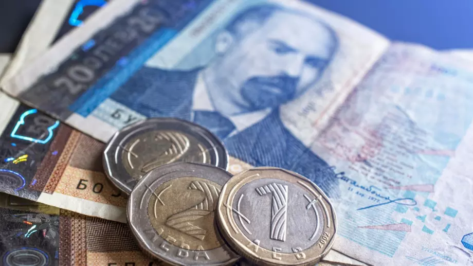 Потребителските кредити поевтиняват, ипотечните заеми поскъпват