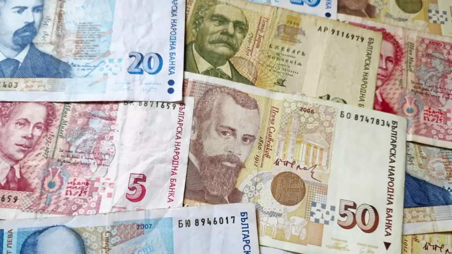 Парите в обращение са близо 27 милиарда лева