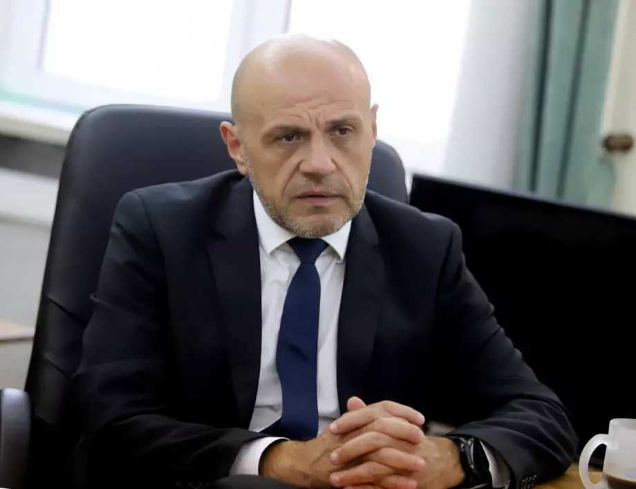 Редакционният екип на представя вечерния информационен бюлетин посветен на новинарските