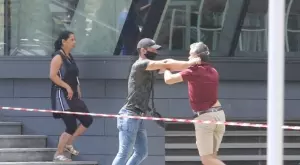 Докато Бойко говори за демокрация, мутри бият хората (ВИДЕО)