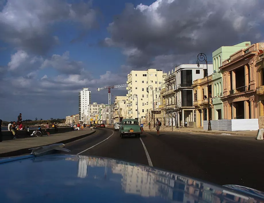 Куба евакуира 10 000 жители заради урагана Ида  
