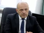 Кабинетът пада само при тежък раздор в коалицията или обществен натиск, смята Дончев