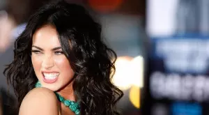 Меган Фокс с първа стихосбирка, вижте заглавието и корицата (СНИМКА)