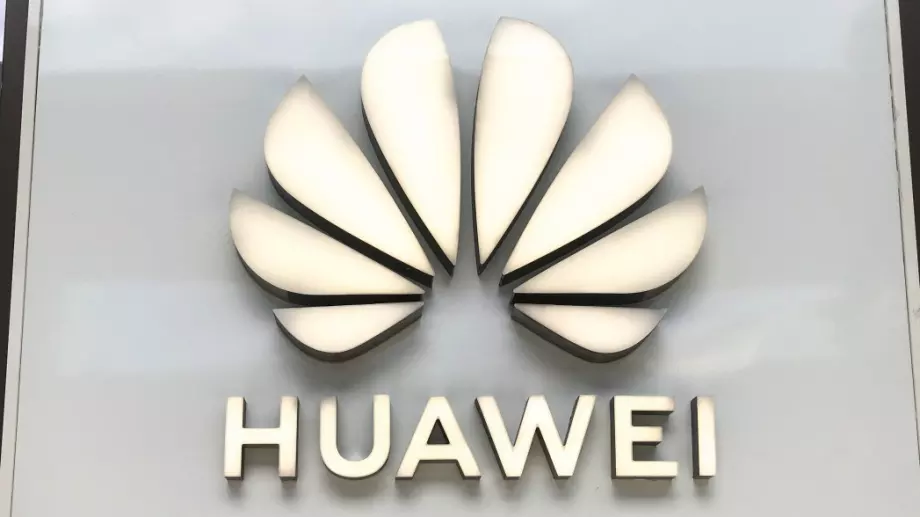 Huawei се готви да избяга от Русия