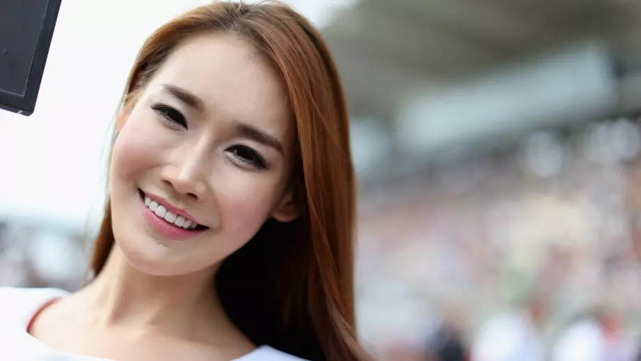 Депутатка с къса рокля изуми корейския парламент (СНИМКА)