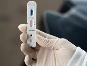 Великобритания коригира броя на жертвите на COVID-19
