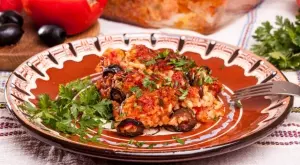 Домати с ориз и маслини 