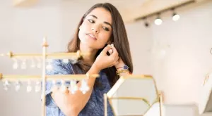 Всяка жена допуска тези грешки при носенето на златни бижута