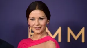 Катрин Зита-Джоунс пусна линия веган обувки (СНИМКИ)