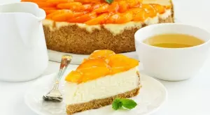 Чийзкейк с праскови