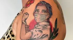 Татуировки, вдъхновени от коронавируса (СНИМКИ)