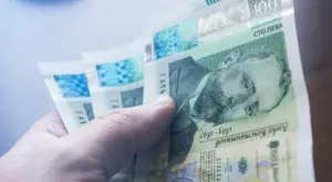  {{ otherArticle[0].article.title }} 