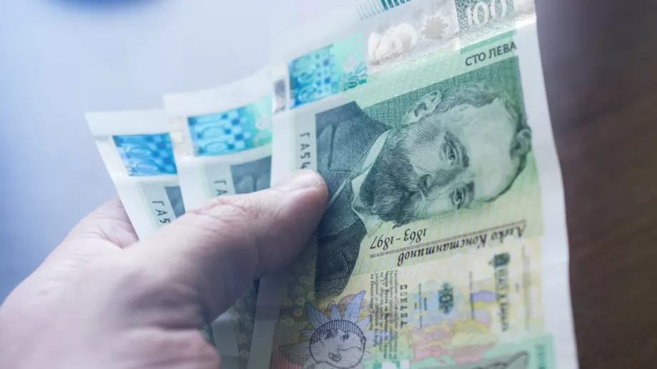 Предлагат драстично сваляне на депутатските заплати