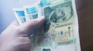  {{ otherArticle[0].article.title }} 