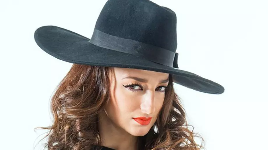 Деси Тенекеджиева с "нов" нос (СНИМКИ)