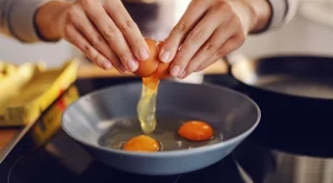 Никога не се яли по-вкусни ЯЙЦА на вестник