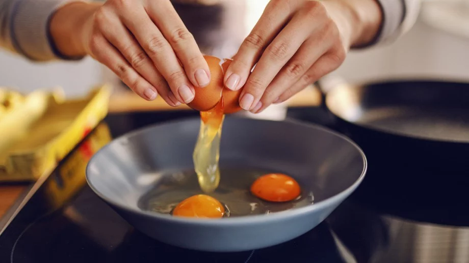 Никога не се яли по-вкусни ЯЙЦА на вестник
