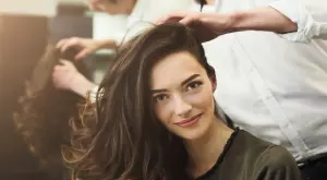 Виц на деня: При фризьора