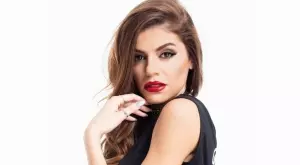 Михаела Филева разпуска с гаджето на яхта  (СНИМКИ)