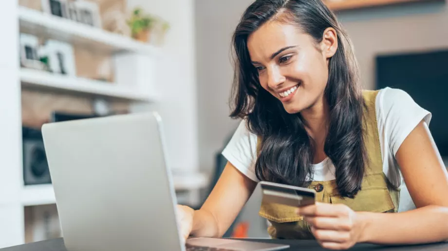 Манипулативни практики: Почти всеки втори сайт за онлайн пазаруване ги прилага