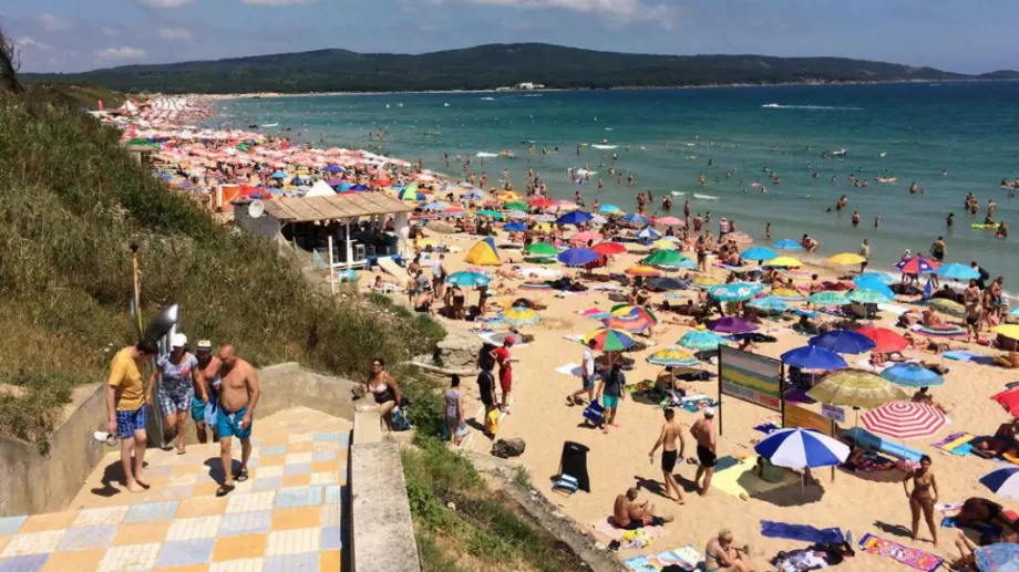 Бум на туристи в малките курорти по морето