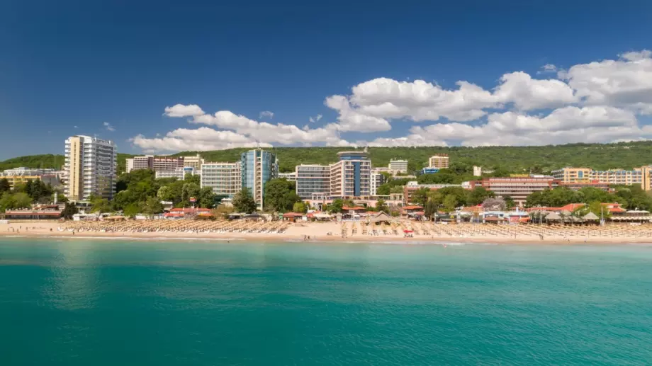 Стикери ще обозначават туристическите обекти с ваксиниран персонал