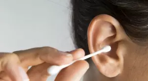 Как всъщност е правилно да си чистим ушите