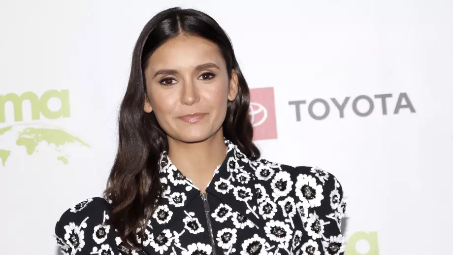 Нина Добрев разпуска с гаджето в Мексико (СНИМКИ)