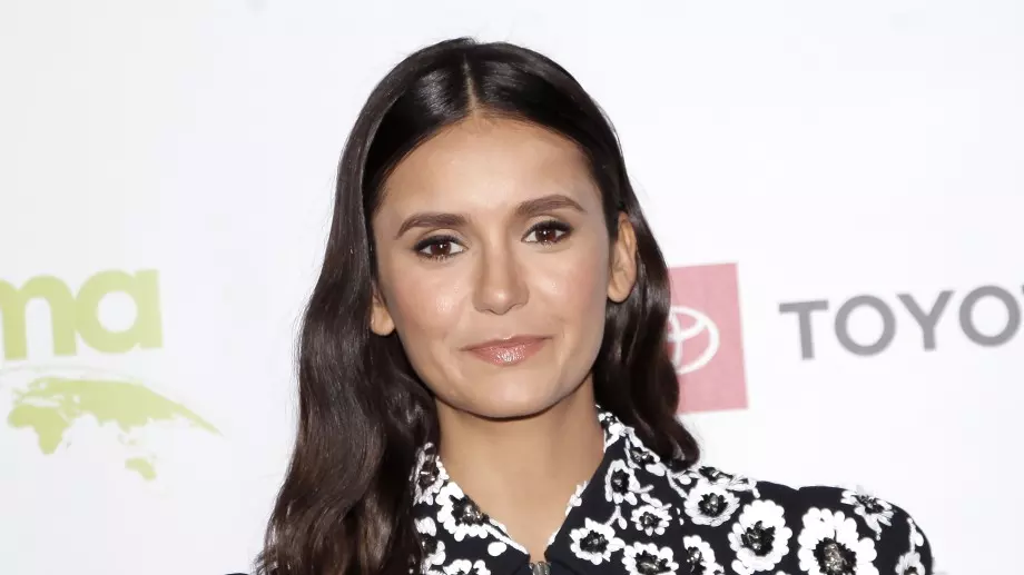 Нина Добрев блесна в Кан с разголена рокля (СНИМКИ)