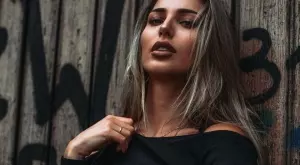 Алекс Петканова с нови секси снимки по бански