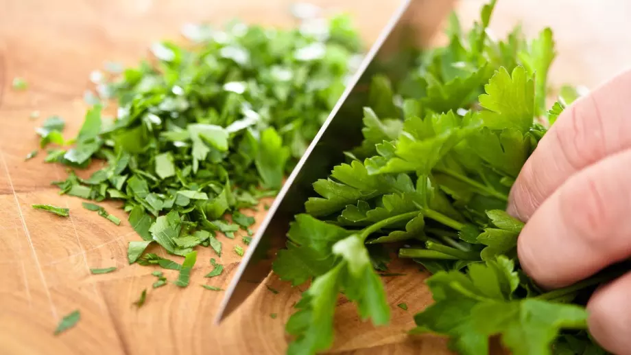 Невероятни ползи, ако ядете по 50 гр магданоз дневно