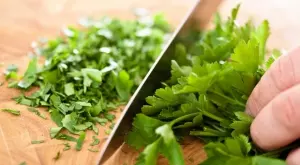 Каква е разликата между магданоз и кориандър