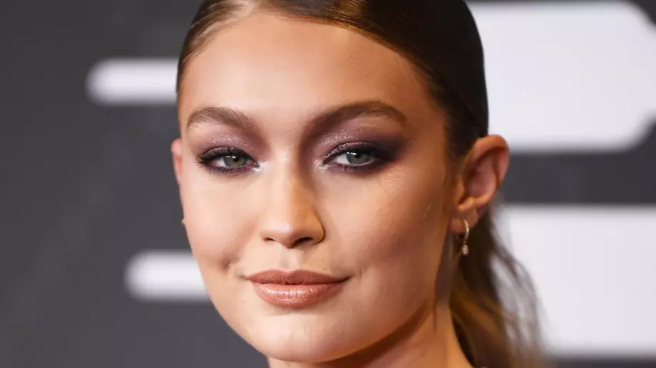 Джиджи Хадид с прекрасна фотосесия като бременна (СНИМКИ)