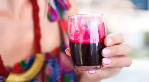 Страхотните ползи от сока на червеното цвекло за кожата и косата   