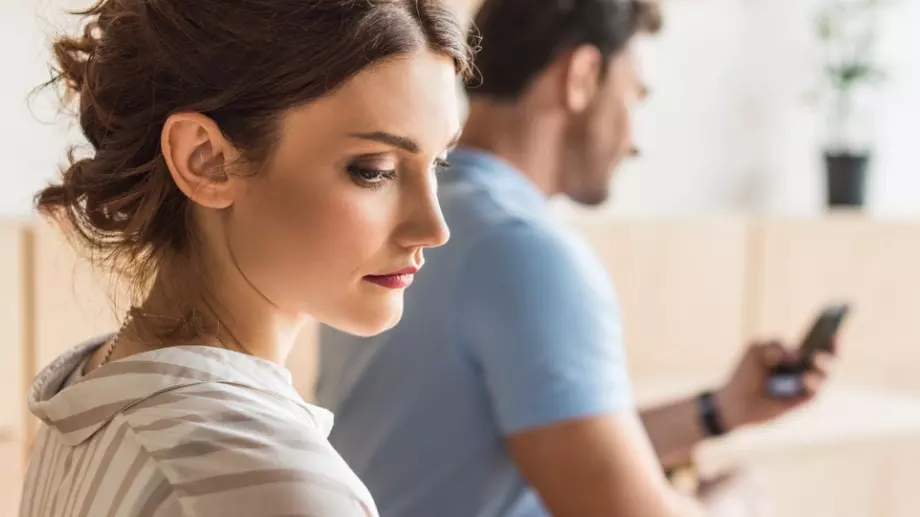 7 знака, че той ви изневерява емоционално