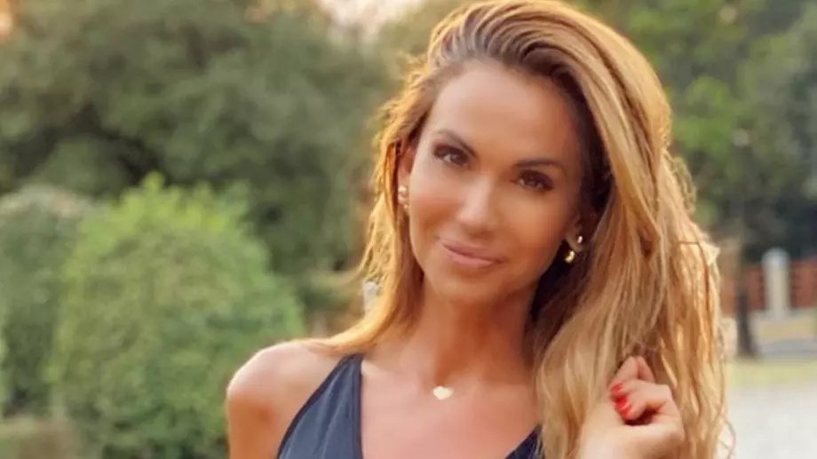 4 месеца след раждането: Ивайла Бакалова в топ форма по бански (СНИМКИ)