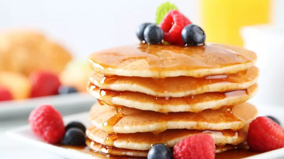 Палачинки с кисело мляко