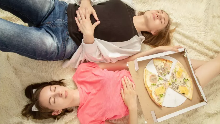 Разкриха какво се случва с тялото ни, ако си легнем, веднага след хранене