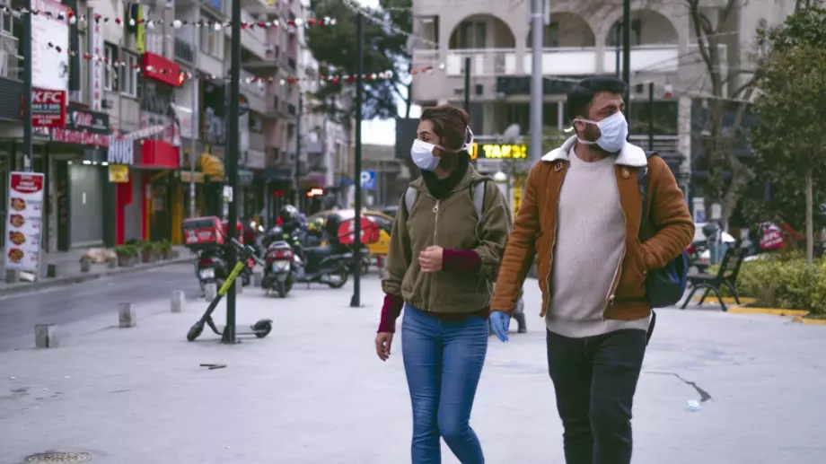 Турция направи маските задължителни