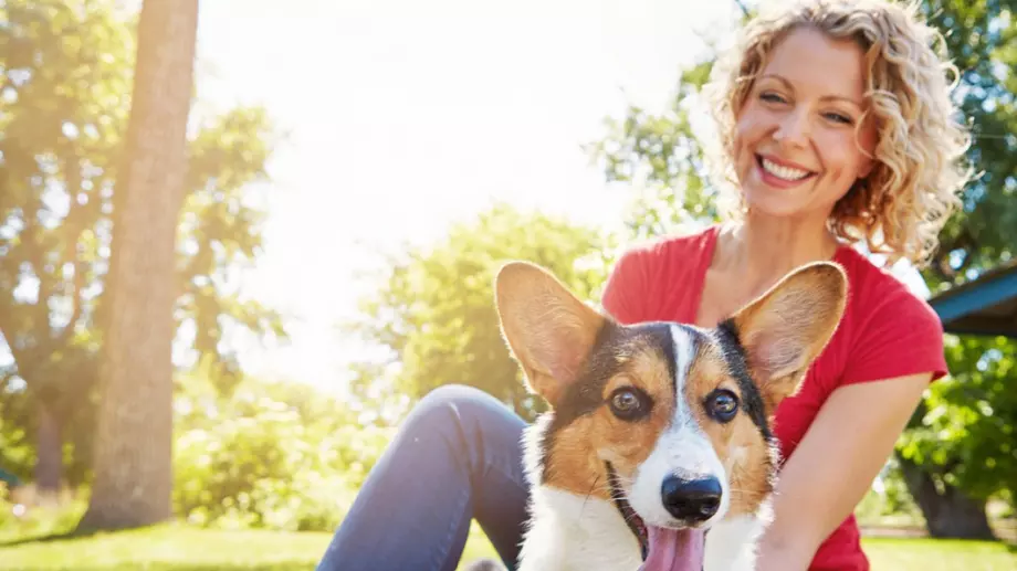 Виц на деня: Девойка отива за хляб