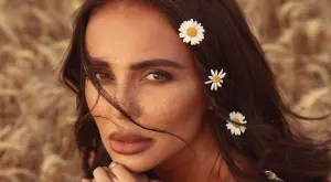 Николета Лозанова отново лъсна гола (СНИМКИ)