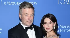 Жената на Болдуин го защити след убийството на операторка 