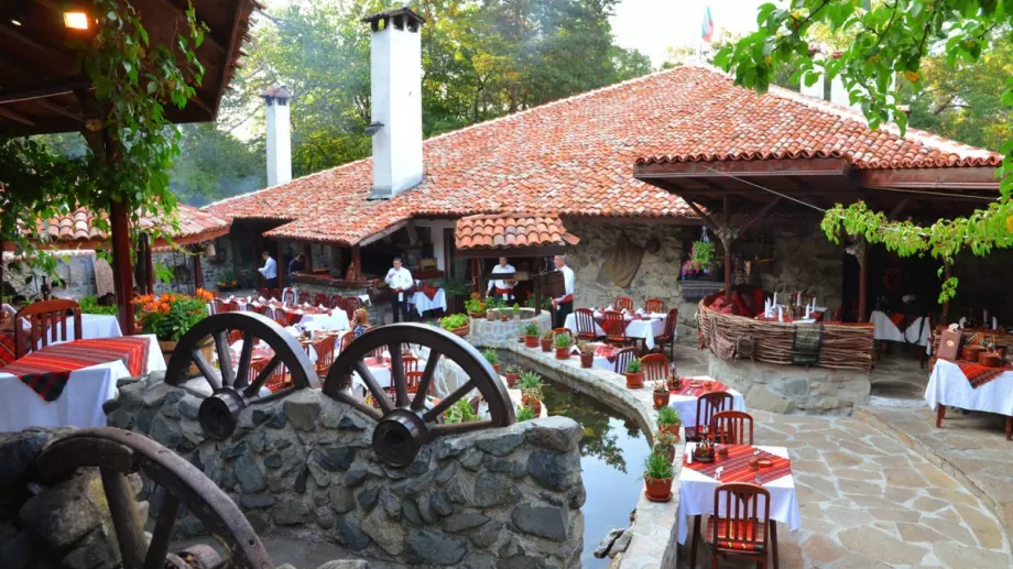 6 институции нахлуха при бизнесмен, свързван с Божков