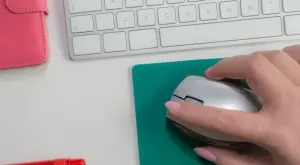 Как правилно се чисти подложка за мишка